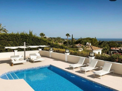 Villa for sale in El Paraiso, Estepona