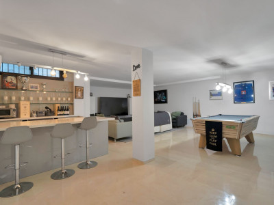 Villa for sale in El Paraiso, Estepona