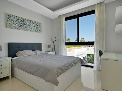 Villa for sale in El Paraiso, Estepona