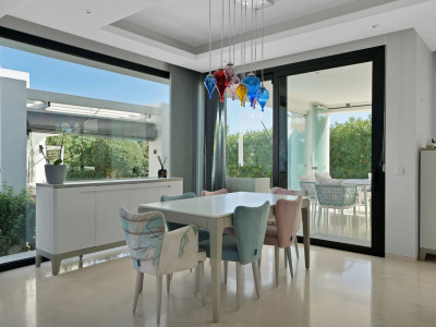 Villa for sale in El Paraiso, Estepona