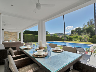 Villa for sale in El Paraiso, Estepona