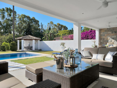 Villa for sale in El Paraiso, Estepona