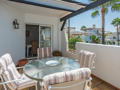 Zweistöckiges Penthouse zum Verkauf in Los Naranjos de Marbella, Nueva Andalucia