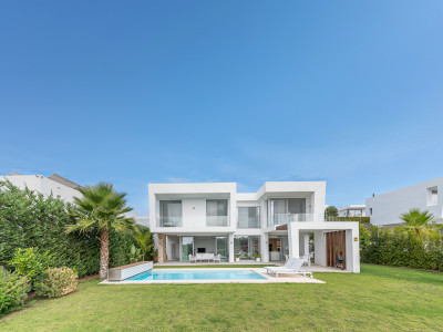 Villa for sale in Santa Clara, Marbella East