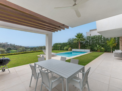 Villa for sale in Santa Clara, Marbella East