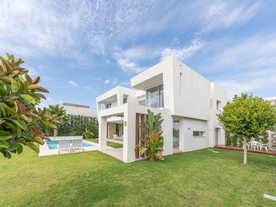 Villa for sale in Santa Clara, Marbella East