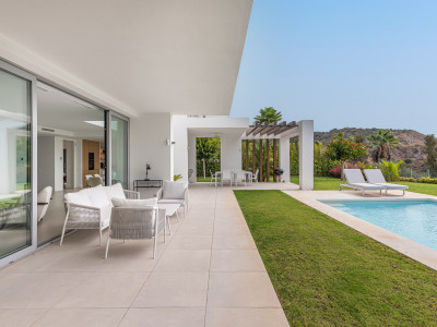 Villa for sale in Santa Clara, Marbella East