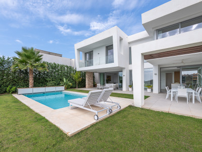 Villa for sale in Santa Clara, Marbella East