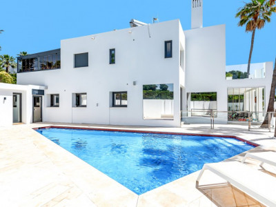 Villa en venta en La Carolina, Marbella Golden Mile