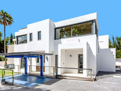 Villa en venta en La Carolina, Marbella Golden Mile