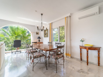 Villa for sale in El Rosario, Marbella East