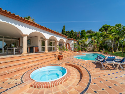 Villa for sale in El Rosario, Marbella East