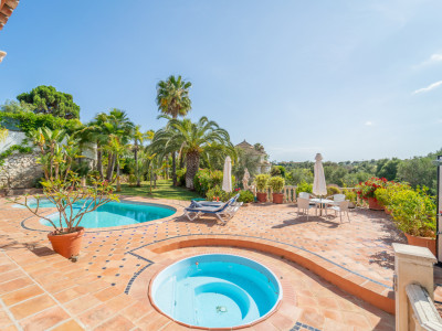 Villa for sale in El Rosario, Marbella East