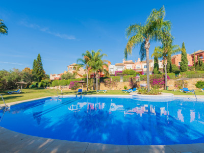 Town House for sale in La Alzambra, Nueva Andalucia