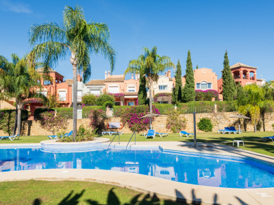 Town House for sale in La Alzambra, Nueva Andalucia