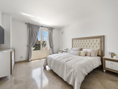 Town House for sale in Nueva Andalucia