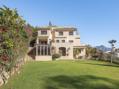 Villa en venta en El Herrojo, Benahavis