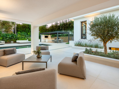 Villa for sale in Las Brisas del Golf, Nueva Andalucia