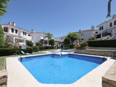 Town House for sale in Albayalde, Estepona