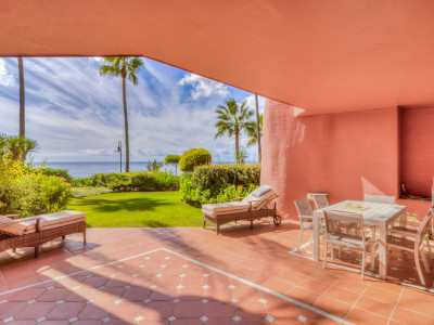 Ground Floor Apartment for sale in Menara Beach, Estepona