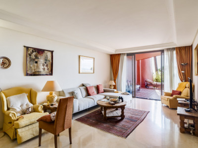 Ground Floor Apartment for sale in Menara Beach, Estepona