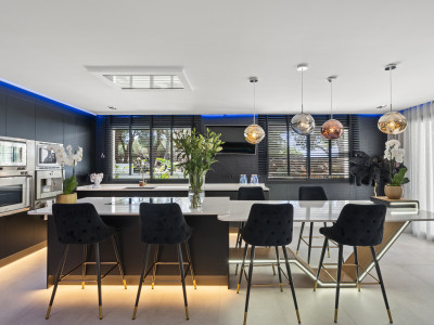Villa for sale in Hacienda las Chapas, Marbella East