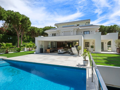 Villa for sale in Hacienda las Chapas, Marbella East