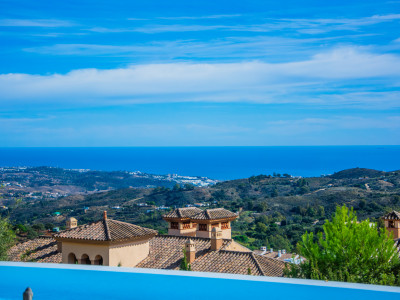 Villa for sale in La Mairena, Marbella East