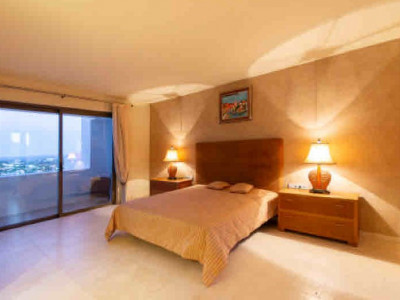 Penthouse for sale in Los Flamingos, Benahavis