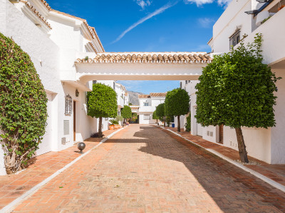 Town House for sale in Los Naranjos Country Club, Nueva Andalucia