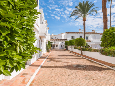 Town House for sale in Los Naranjos Country Club, Nueva Andalucia