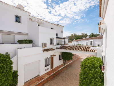 Town House for sale in Los Naranjos Country Club, Nueva Andalucia