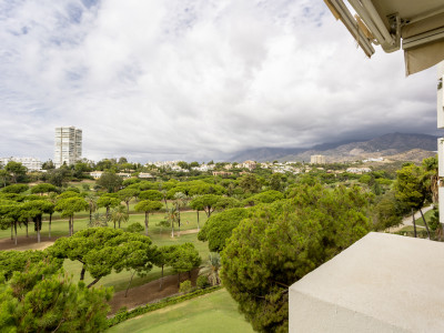 Apartment for sale in Rio Real, Marbella East