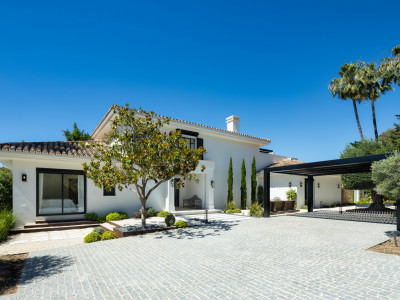 Villa for sale in Nueva Andalucia