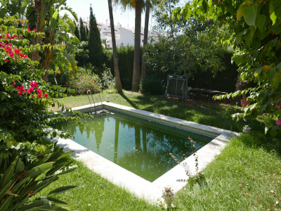 Villa en venta en Los Naranjos Hill Club, Nueva Andalucia