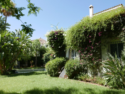 Villa en venta en Los Naranjos Hill Club, Nueva Andalucia