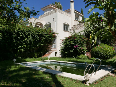 Villa en venta en Los Naranjos Hill Club, Nueva Andalucia