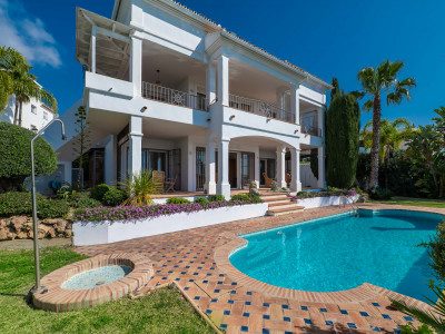 Villa en venta en Rio Real, Marbella Este