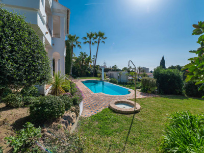 Villa en venta en Rio Real, Marbella Este