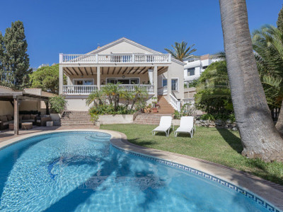 Villa en venta en Costabella, Marbella Este