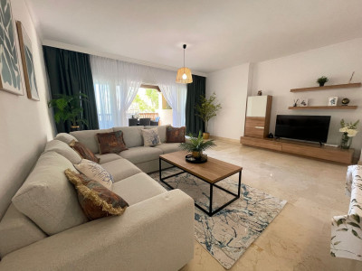 Apartamento en venta en Marques de Atalaya, Estepona