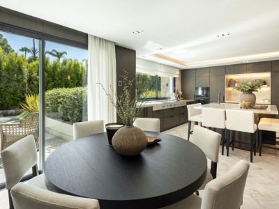 Villa zum Verkauf in Nueva Andalucia