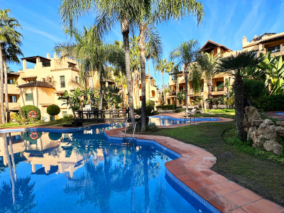 Apartamento en venta en El Campanario, Estepona