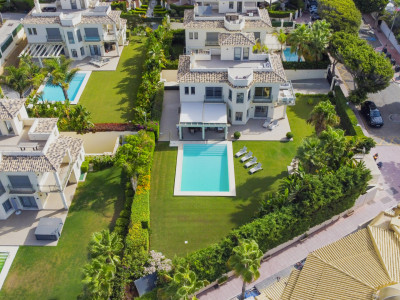 Villa en venta en Costabella, Marbella Este