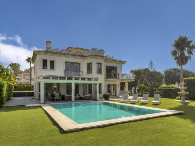 Villa en venta en Costabella, Marbella Este