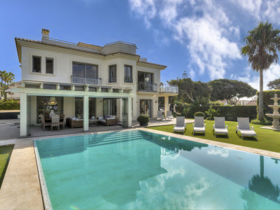 Villa en venta en Costabella, Marbella Este