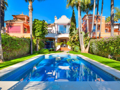 Villa Pareada en venta en Marbella - Puerto Banus