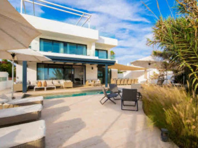 Villa for sale in Costabella, Marbella East