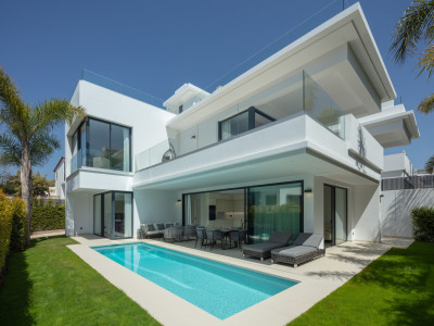 Villa for sale in Rio Verde, Marbella Golden Mile