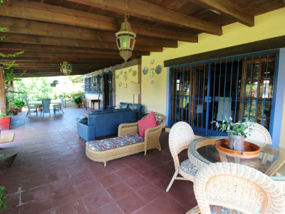 Villa for sale in El Padron, Estepona